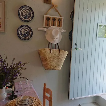 La Colline De Tilleul - Les Deux Puits - Cosy With Swimming Pool Near Aubeterre Vakantiehuis *