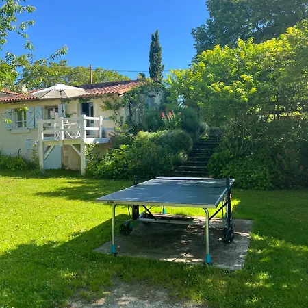 Casa de Férias La Colline De Tilleul - Les Deux Puits - Cosy With Swimming Pool Near Aubeterre Saint-Romain (Charente)