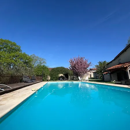La Colline De Tilleul - Les Deux Puits - Cosy With Swimming Pool Near Aubeterre Casa de Férias *
