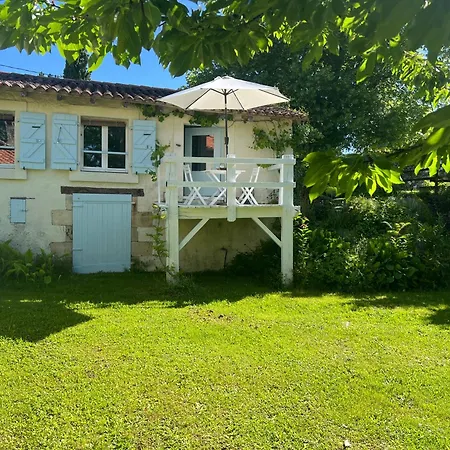 La Colline De Tilleul - Les Deux Puits - Cosy With Swimming Pool Near Aubeterre 度假居 *
