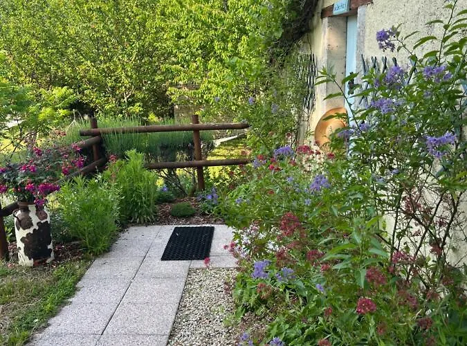 La Colline De Tilleul - Les Deux Puits - Cosy With Swimming Pool Near Aubeterre *