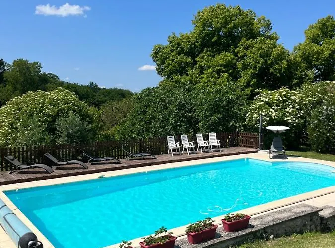 Casa de Férias La Colline De Tilleul - Les Deux Puits - Cosy With Swimming Pool Near Aubeterre