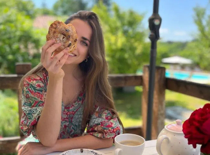 Casa de Férias La Colline De Tilleul - Les Deux Puits - Cosy With Swimming Pool Near Aubeterre
