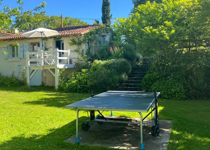 Casa de Férias La Colline De Tilleul - Les Deux Puits - Cosy With Swimming Pool Near Aubeterre Saint-Romain (Charente)