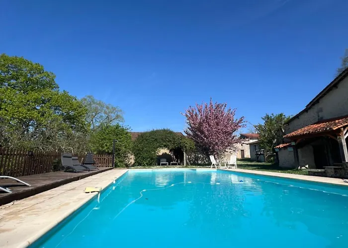 La Colline De Tilleul - Les Deux Puits - Cosy With Swimming Pool Near Aubeterre Casa de Férias *